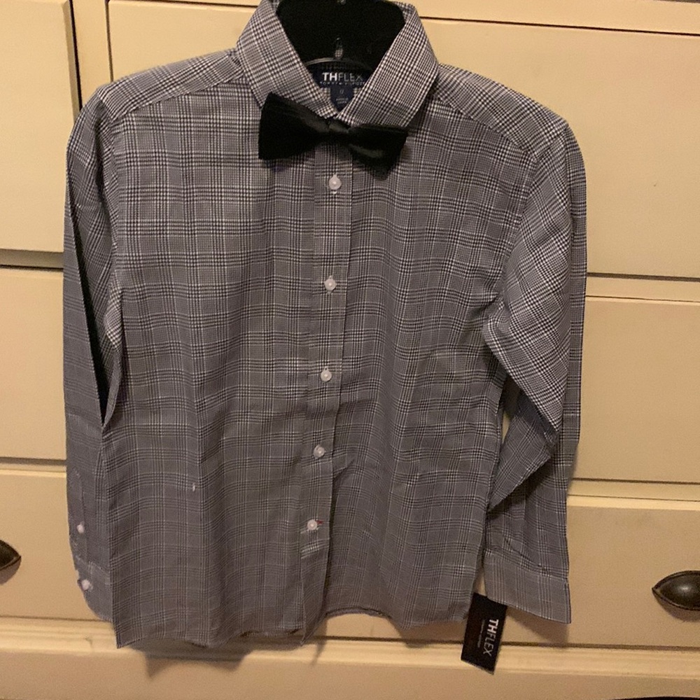 Tommy Hilfiger the flex button down with bowtie. black and white NWT